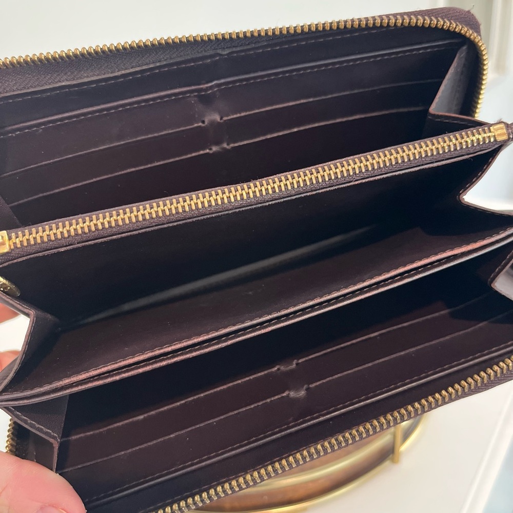 Louis Vuitton Amarante Vernis International Wallet - Picture 4 of 6
